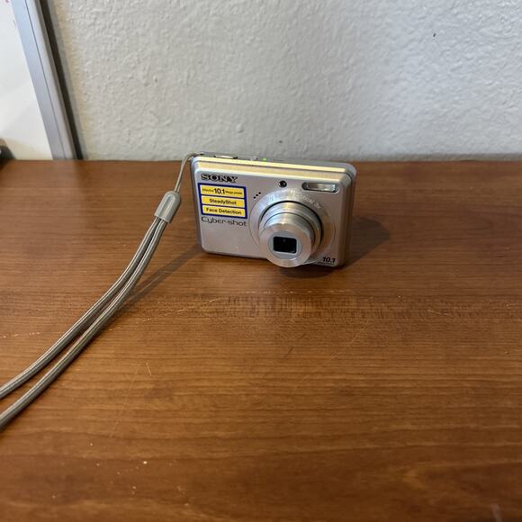 Sony Cyber-Shot Black/Silver DSC-S930 10.1MP Digital Camera - Picture 1 of 4